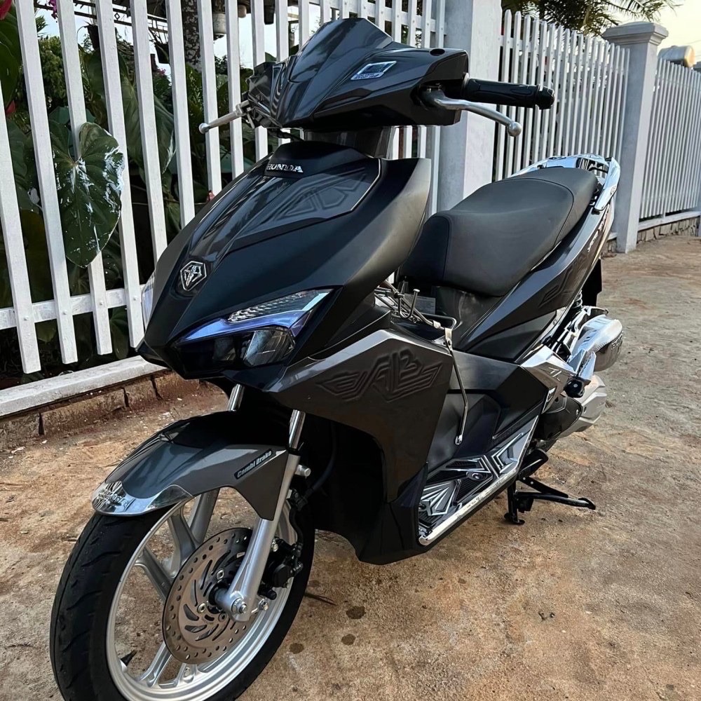 FRONT LEFT SIDE OF HONDA AIR BLADE - HEYPHUQUOC