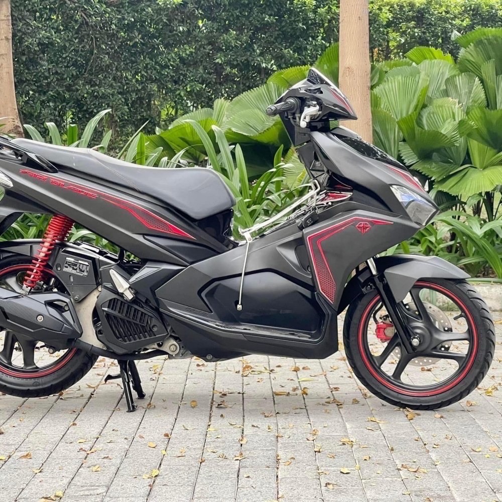 RIGHT SIDE OF HONDA AIR BLADE - HEYPHUQUOC
