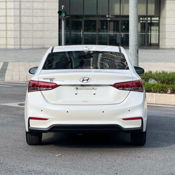 자동차 임대 PHU QUOC - HUYNDAI ACCENT 2020-2022 05 Аренда автомобиля с водителем – HUYNDAI ACCENT 2020-2022