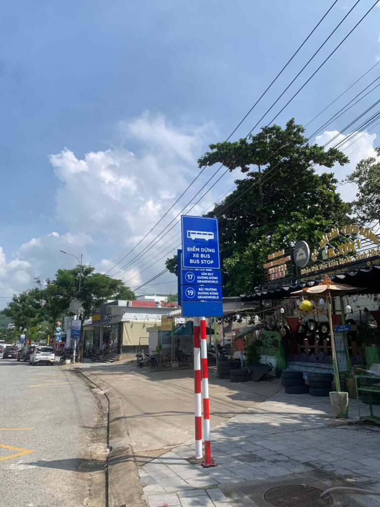 Coi nguon musium bus stop