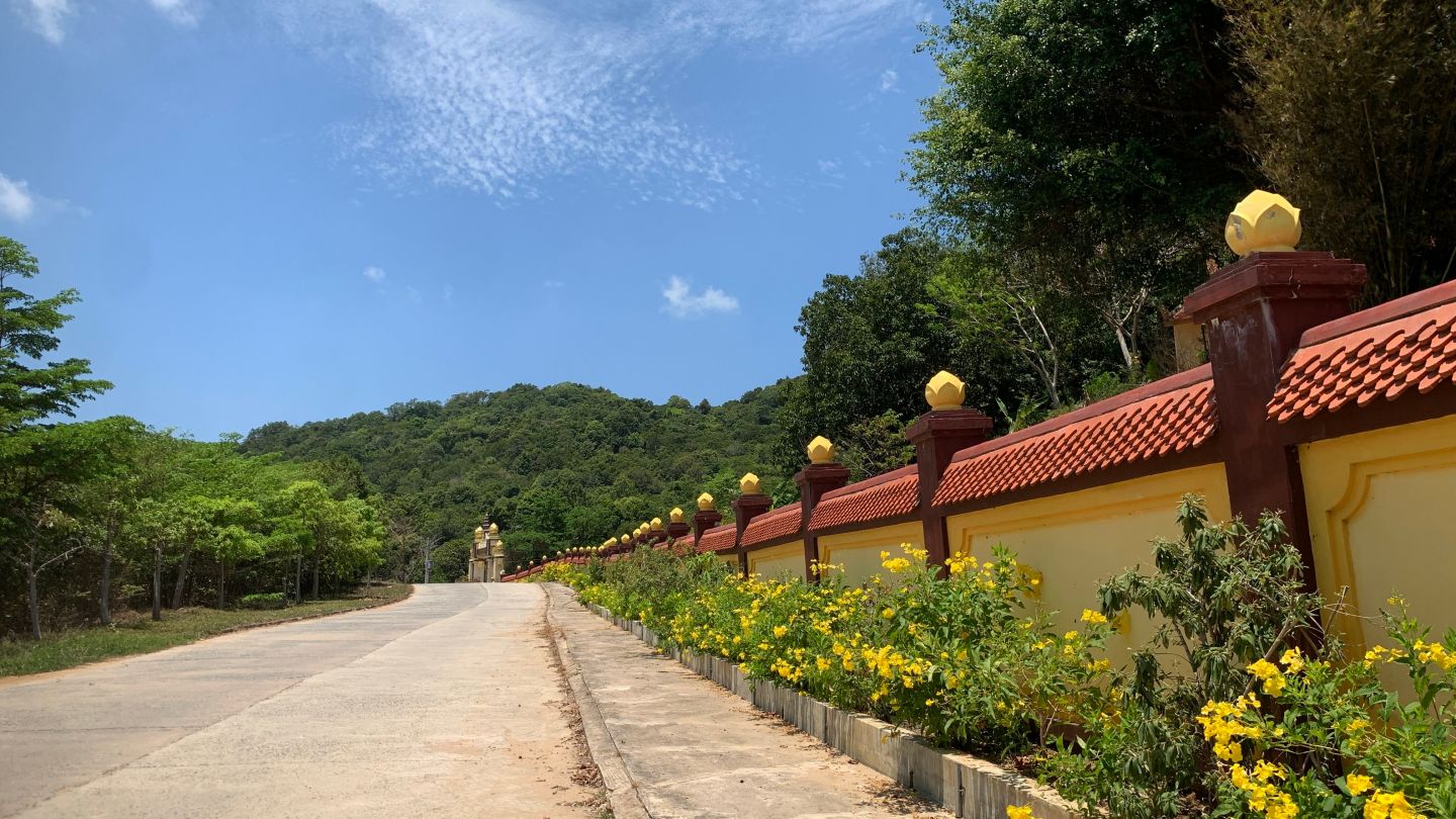 Street in front of Phu Quoc Pagoda