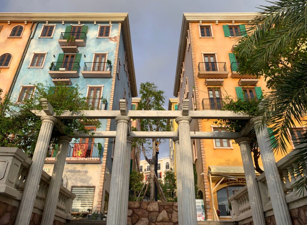 Roman column and Hotel