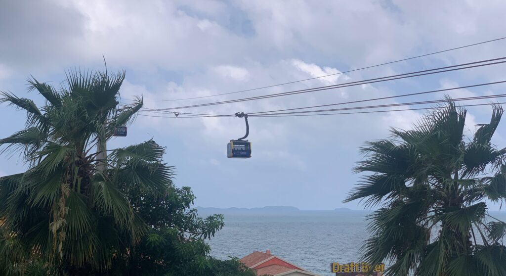 A cabin coming back to the Cable car station