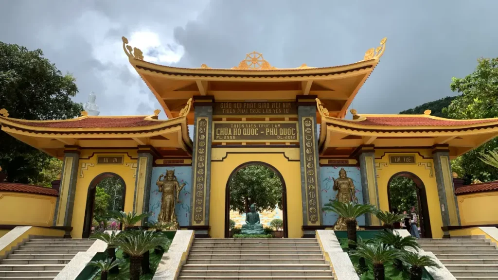 ho quoc pagoda 37